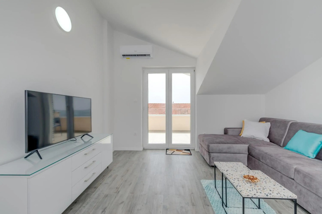 Spacious Modern Apartment Miljak - 1min to the beach