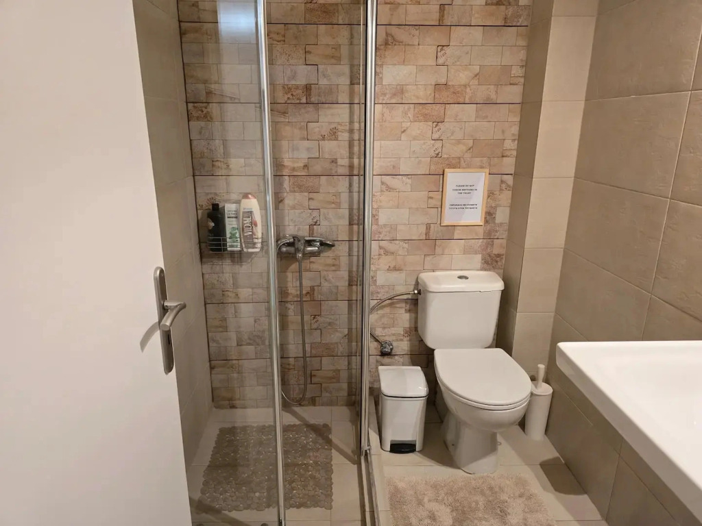 Апартаменты Spacious cosy studio w/100mbps Fiber@Home WiFi in very safe & quiet area