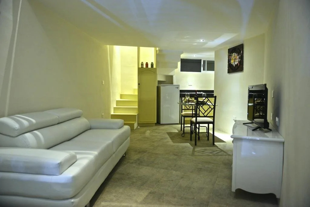 Lory House