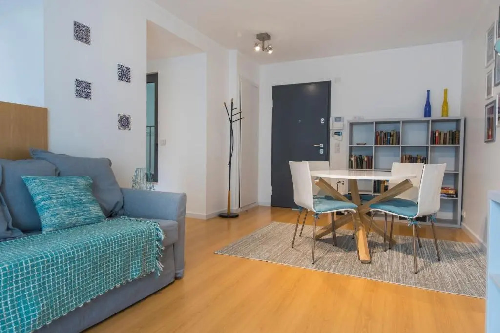 Lovelystay - Family-Friendly Apartment Downtown