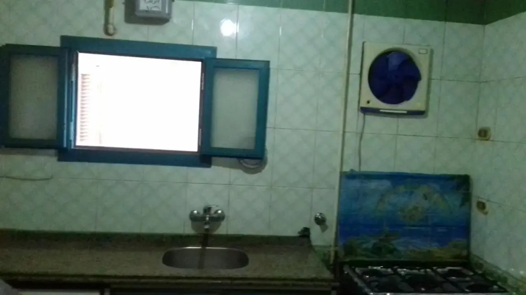 A 3-BR apt with FP in Alex - 20 mins from the sea