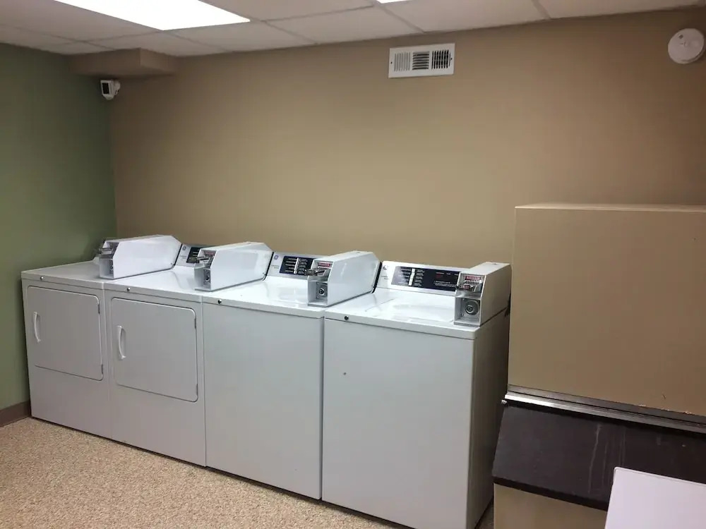 East Hills Inn And Suites