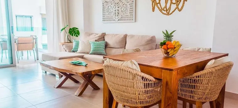 Luxury 2 BR Penthouse With Private Rooftop Picuzzi