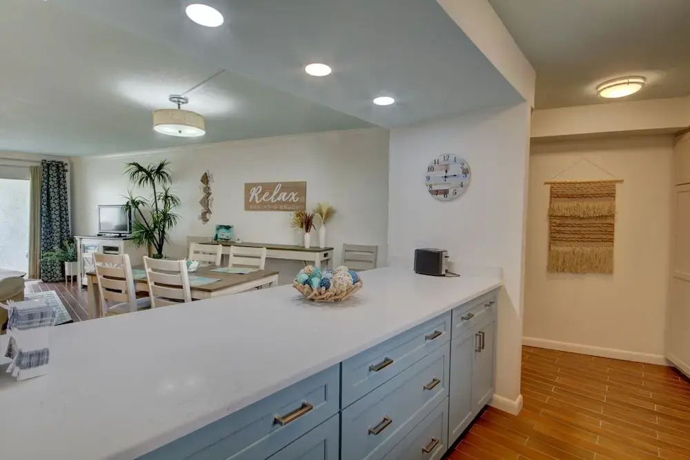 225 El Matador 1 Bedroom Condo by RedAwning