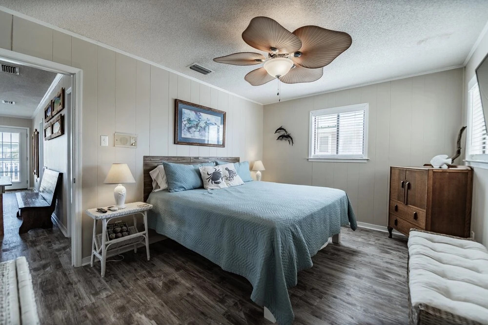 Sea Spot - Waterfront! Enjoy Dinner On The Deck And Naps In The Shaded Hammocks 3 Bedroom Home by RedAwning