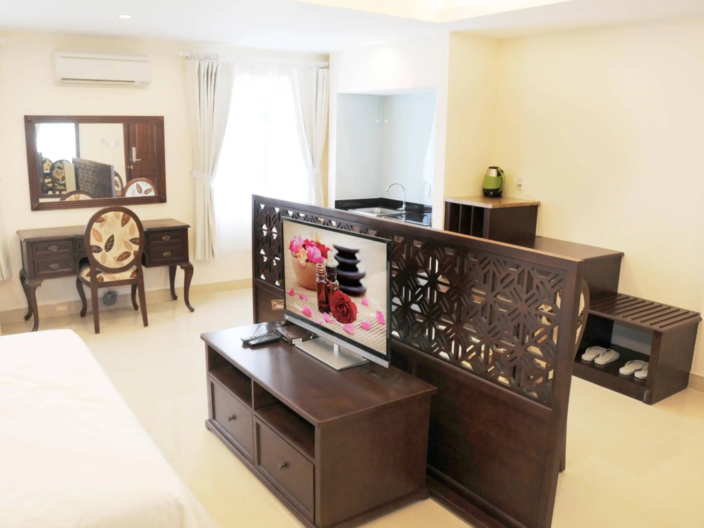 Crown Diamond Hotel