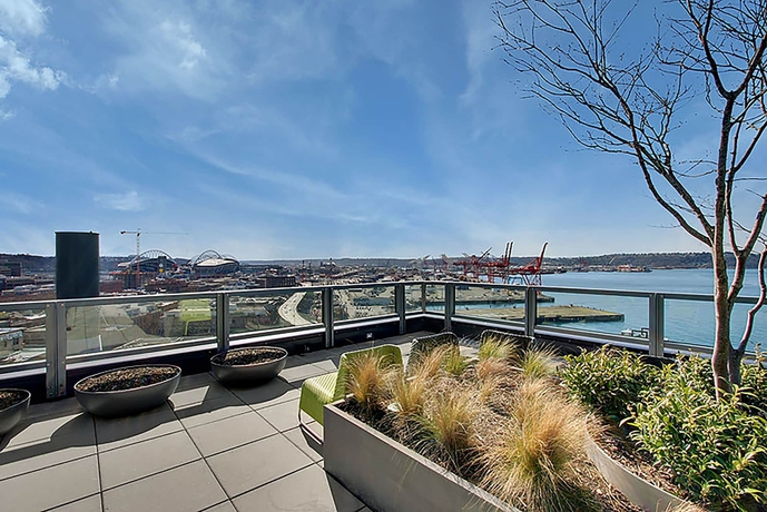 Ferris Wheel Waterfront Apartments By Barsala