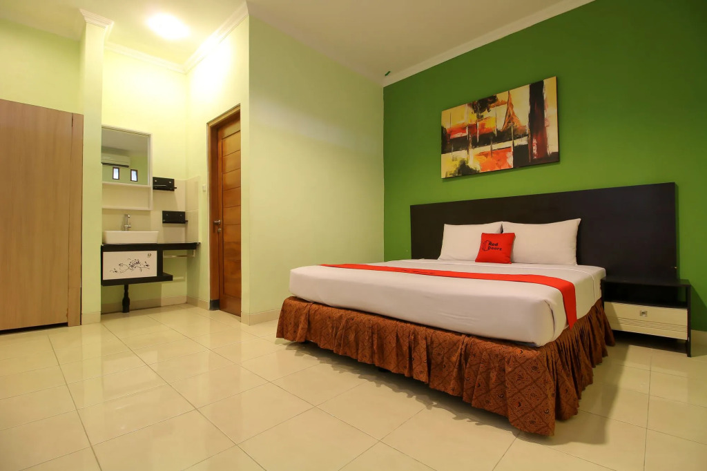 RedDoorz Plus @ Taman Siswa 2