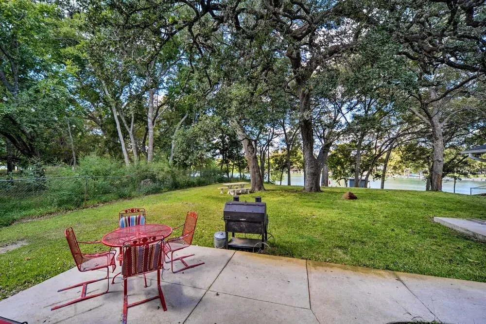 'the Petite Lake House' in Seguin w/ Patio!