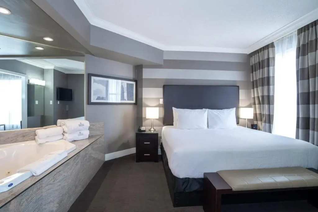 Stage West All-Suite Hotel & Theatre Restaurant