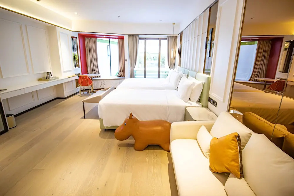 Yoho Resorts World Hotel