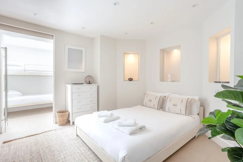 Kings Cross House Sleeps 6