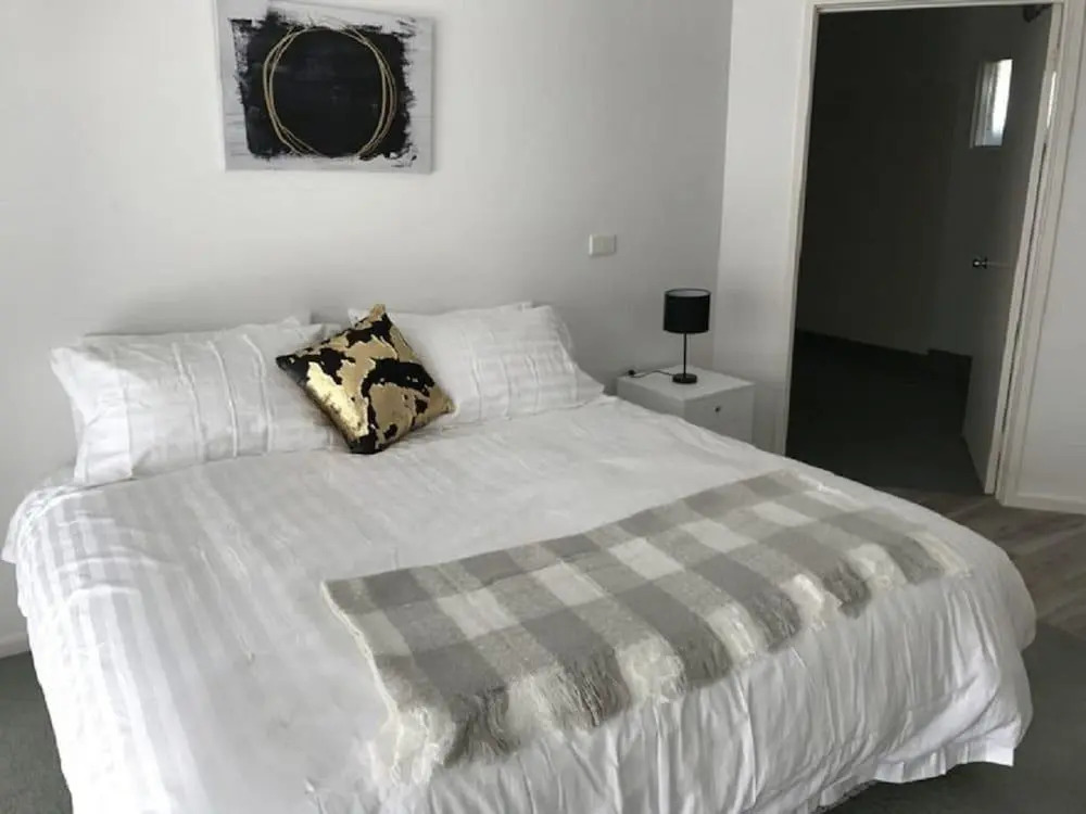 Mibnb Geelong CBD Spacious Studio Apartments