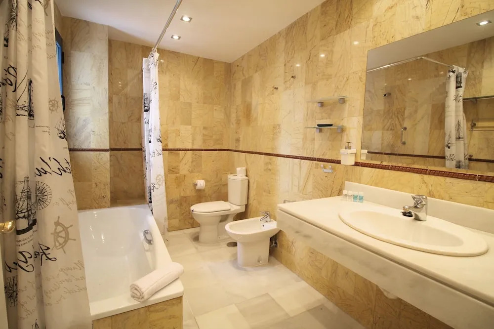 2F MTR - Marbella Temporary Rent 3bedrooms Old Town