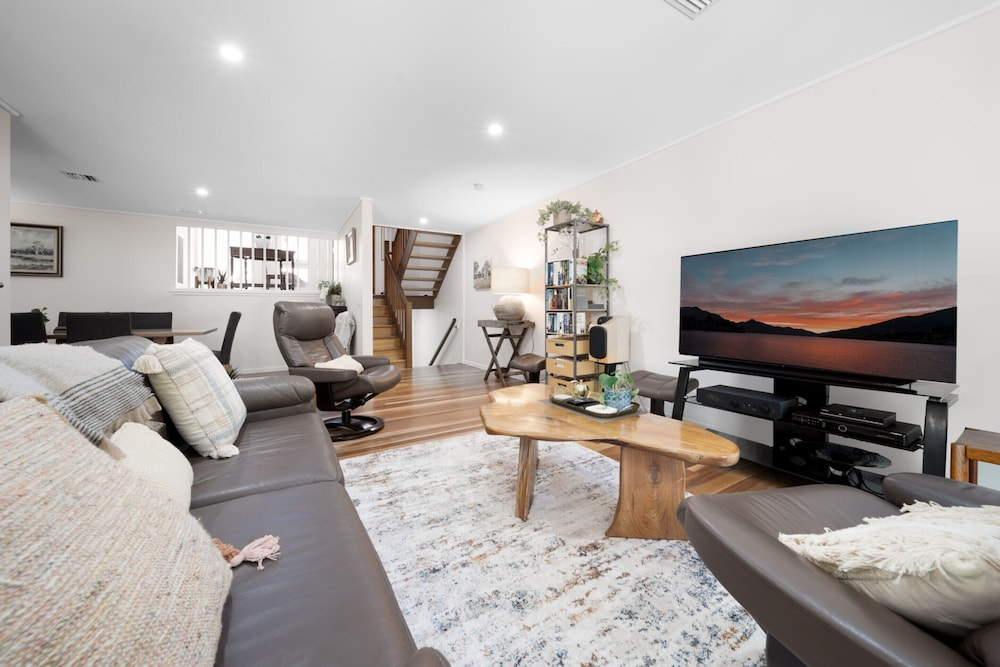 Gorgeous 2-bed Townhouse With Patio, BBQ & Parking