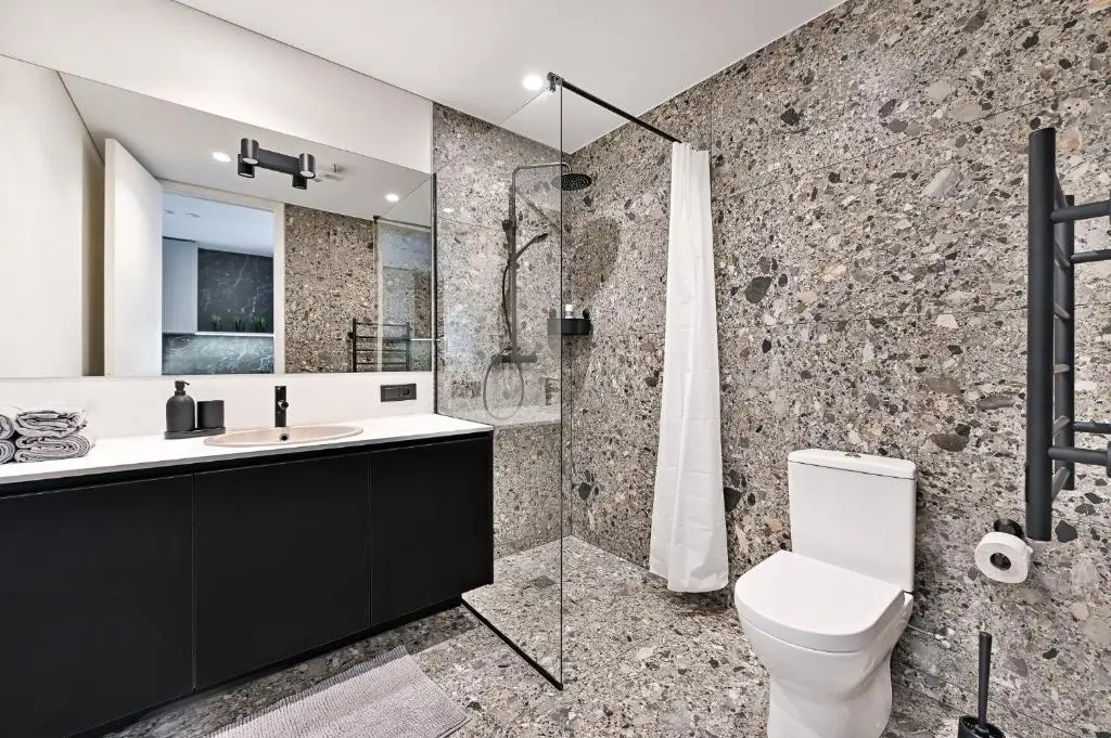 Jacuzzi Cinema loft