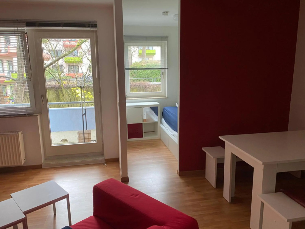 Zwei Zimmer Appartment mit Balkon und Stellplatz voll möbliert