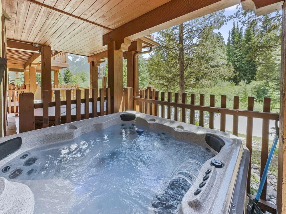 Spacious Town Home, Short Walk to Lifts, Private Hot Tub - 144C by Redawning