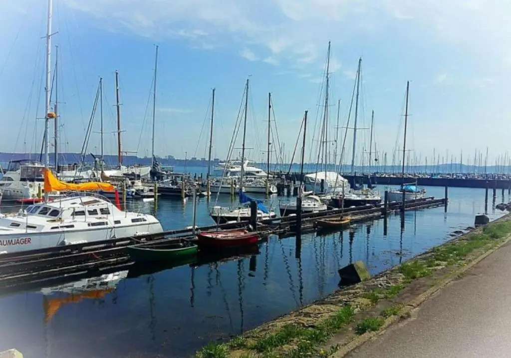 strandnahe 3-Zimmer Wohnung direkt am Yachthafen