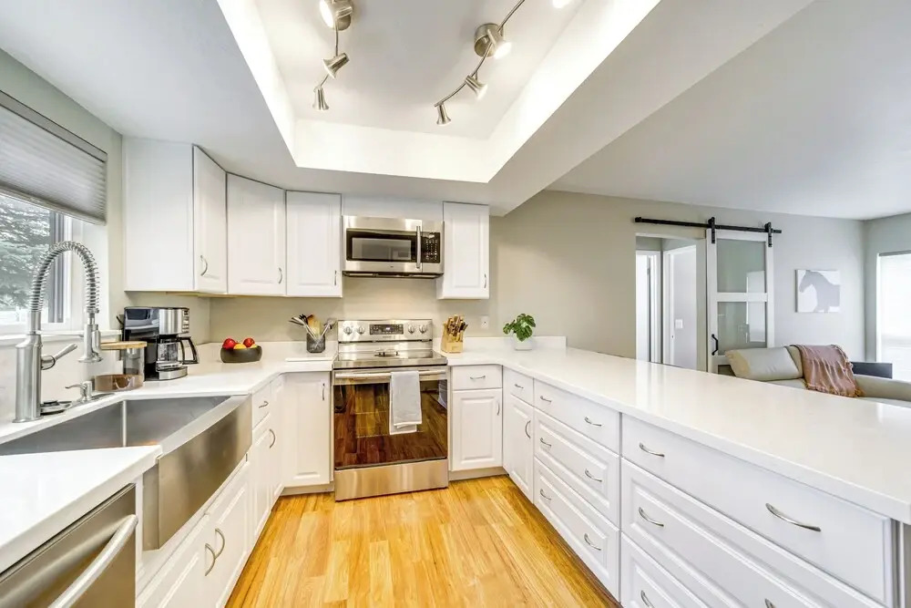Deck & Golf Course Views: Munds Park Condo!