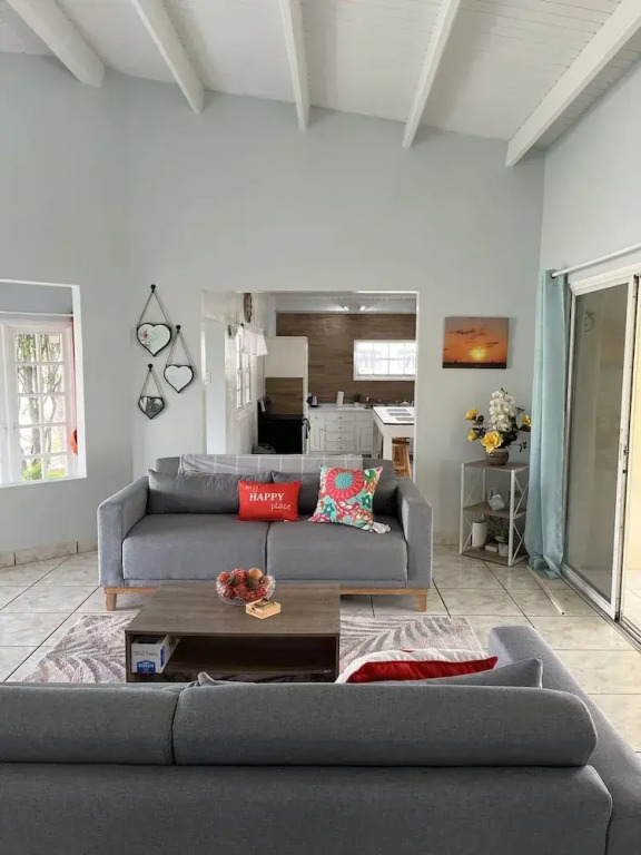3 Bedroom Villa in Pos Chiquito Sun and Fun 5 Minute Walk to Beach
