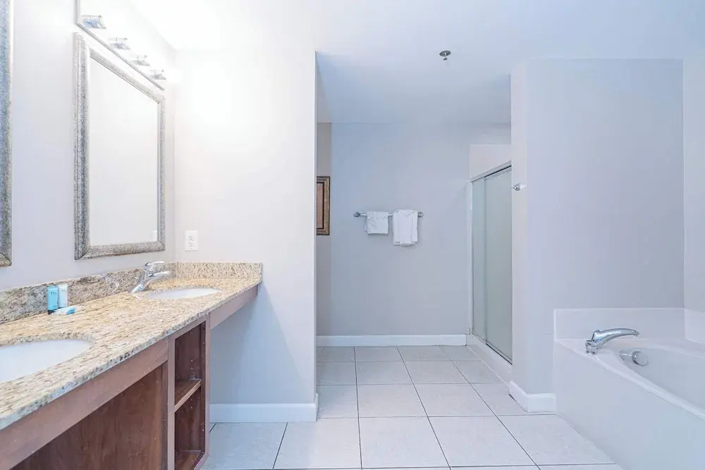 Beachfront Haven 2 BDR Kid-friendly Resort!