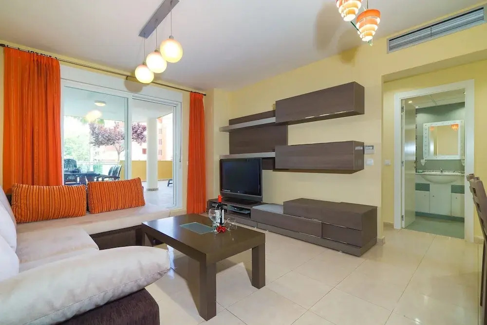Fais in D nia With 2 Bedrooms and 2 Bathrooms