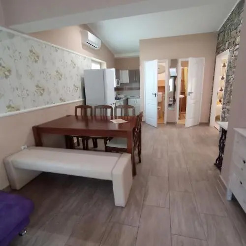 Rózsa Apartman 2