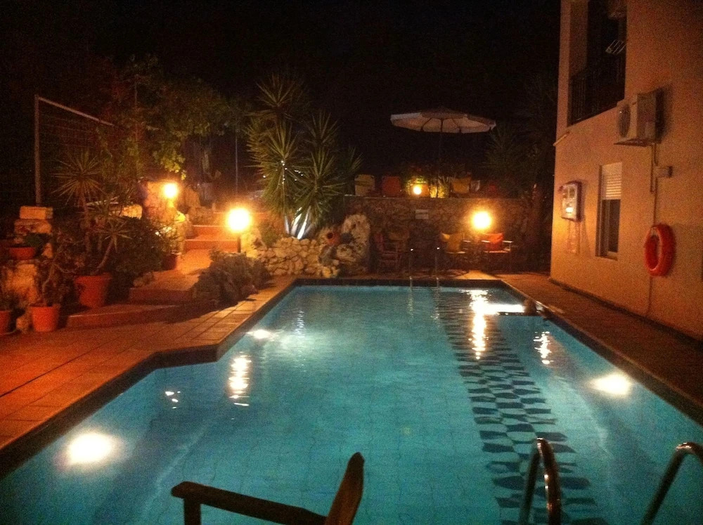 Bicorna Chania Pool Escape - Stylish Rooms