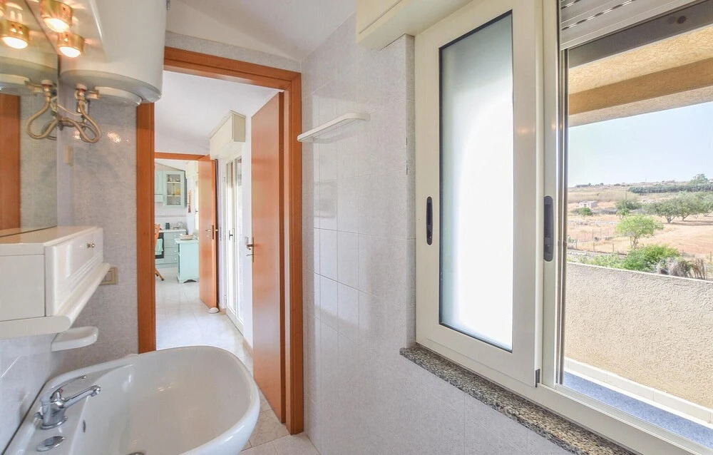 Beautiful Apartment in Donnalucata With 2 Bedrooms and Wifi