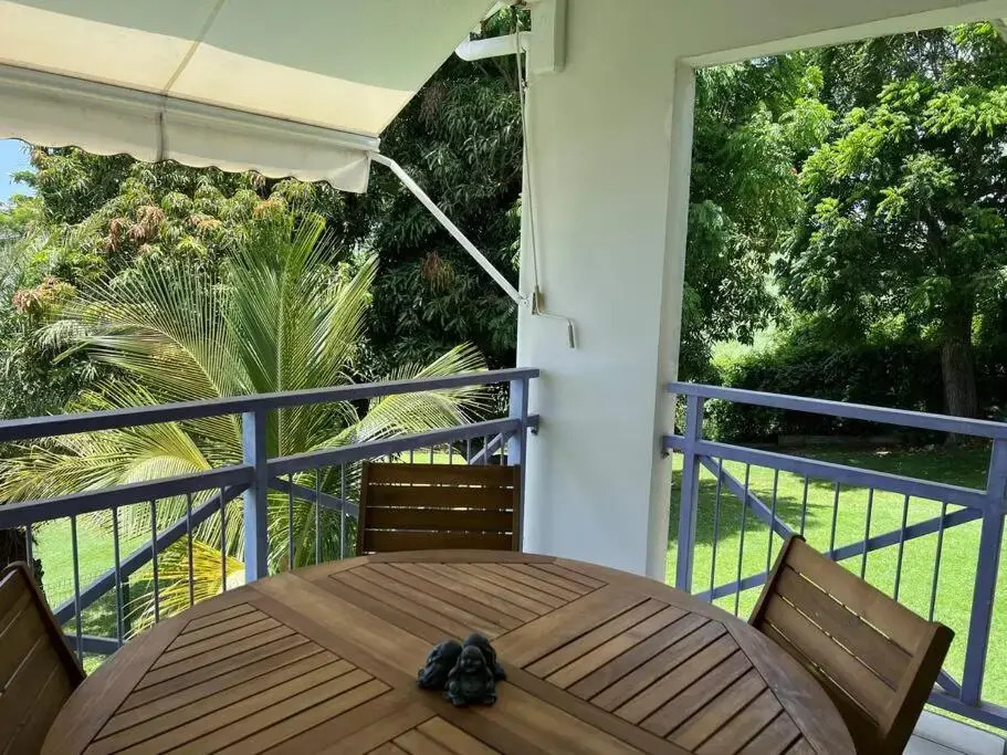 Zabana Lodge, dans un jardin tropical avec piscine