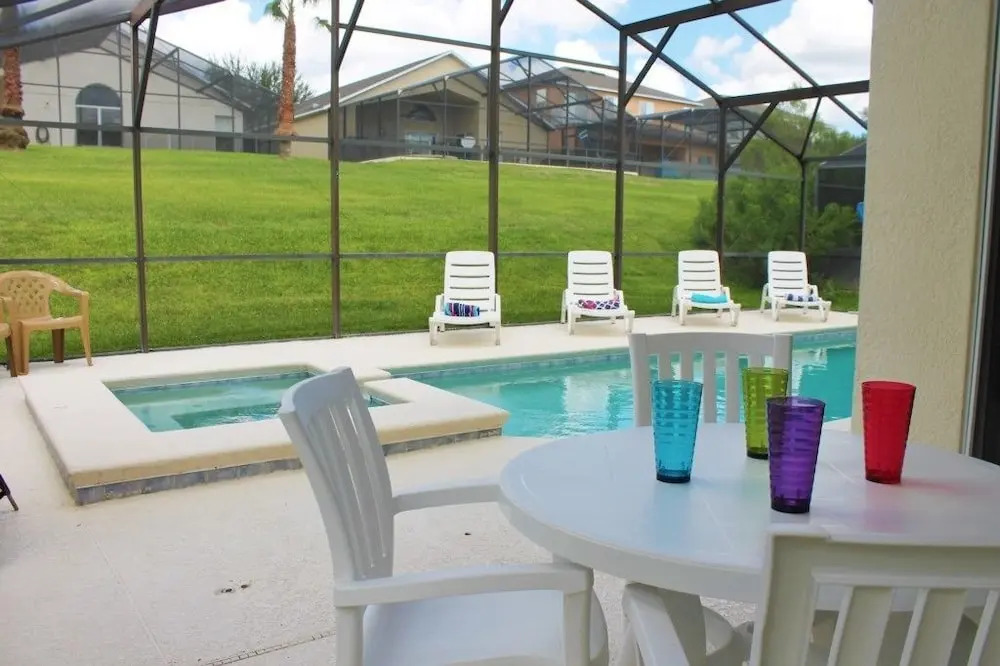 Family Friendly 4 Bed/3 Bath SPA-Pool Home in High