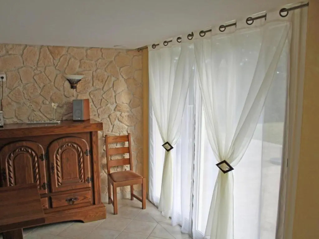 Maison rénovée près de lAllier avec grand jardin - FR-1-489-110