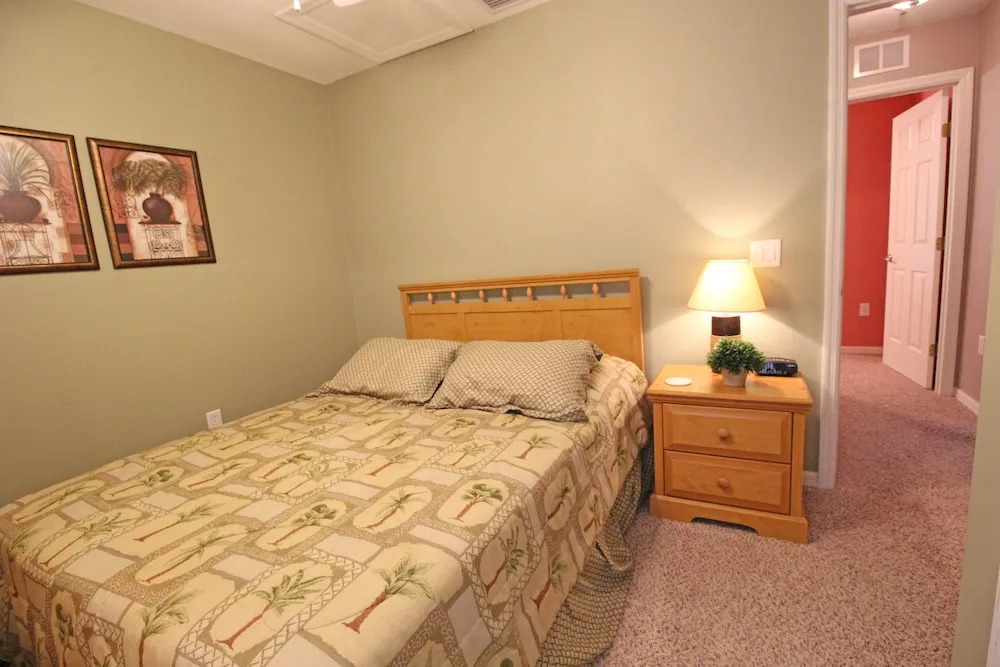 Golf , Walk To The Course 3 Bedroom Condo by RedAwning