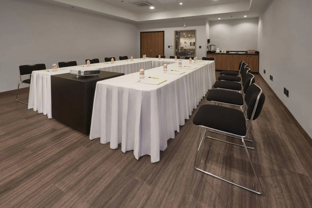 City Express by Marriott La Raza