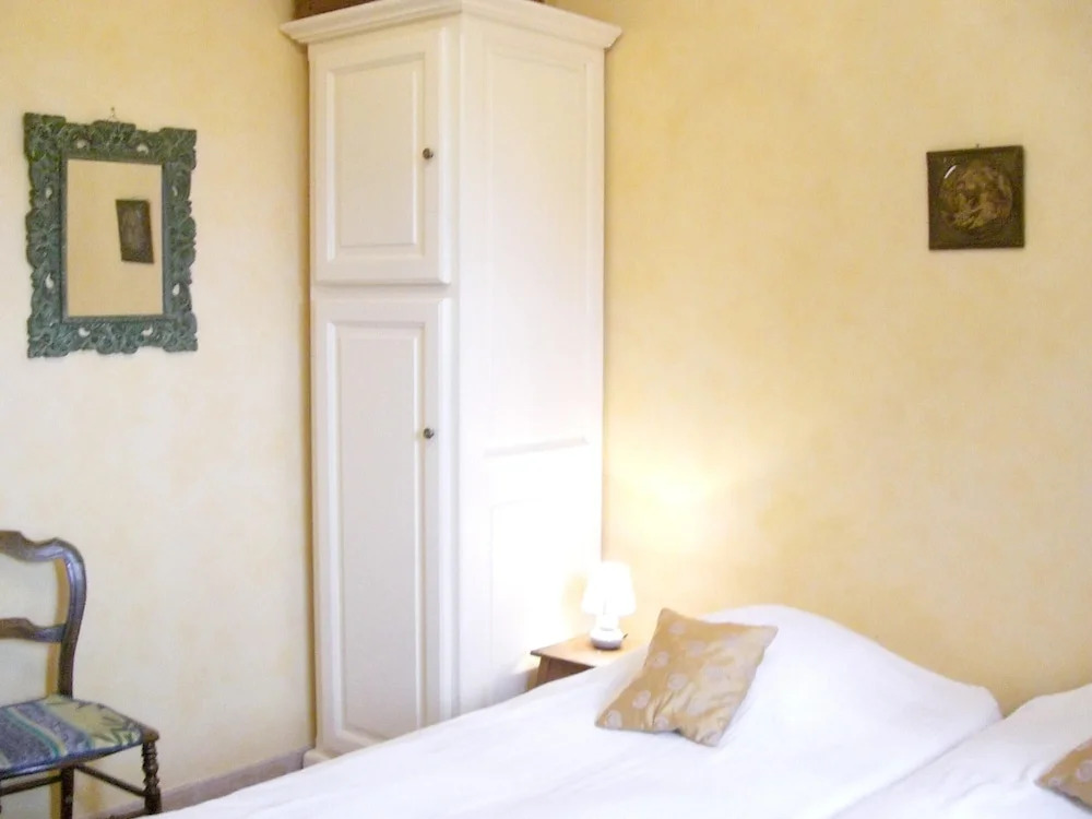 House With 4 Bedrooms in Cucuron, With Private Pool, Furnished Garden