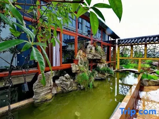Junchen Business Hotel