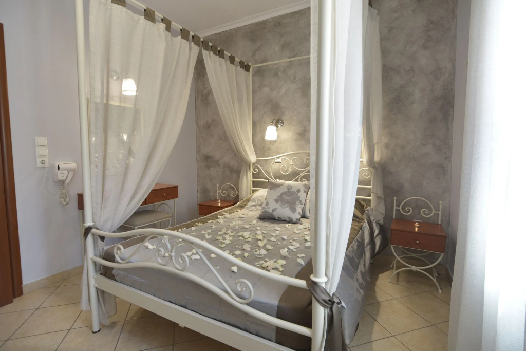 Polydefkis Hotel