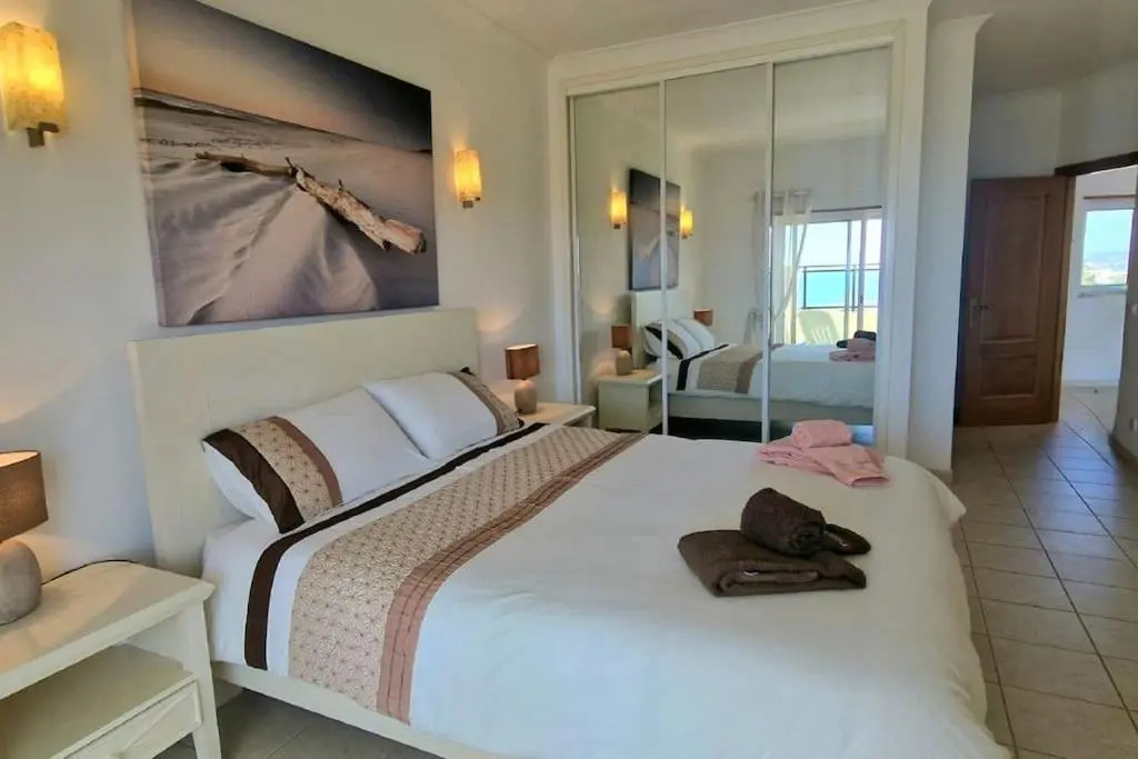 Spacious 3 bedroom apartment with seaview