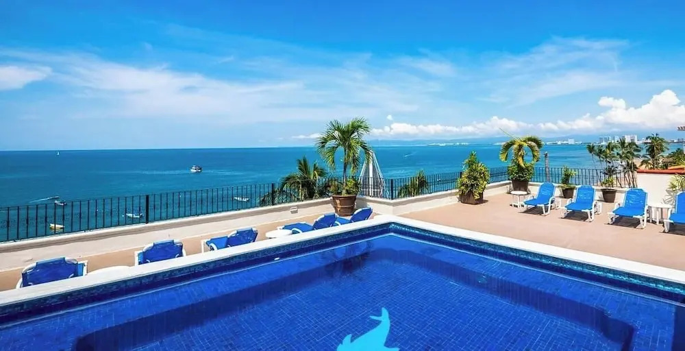 Cozy 2BR King Beds - Rooftop Pool - Fast Wifi