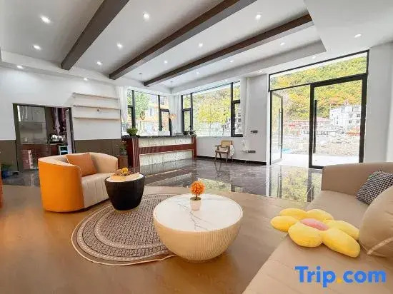 Heishui Gaduo Manor Homestay