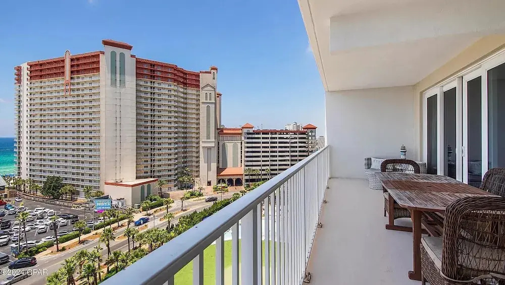 Laketown Wharf 927
