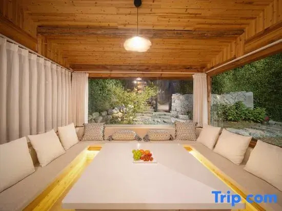 Tingtai Homestay (Titian Scenic Area)