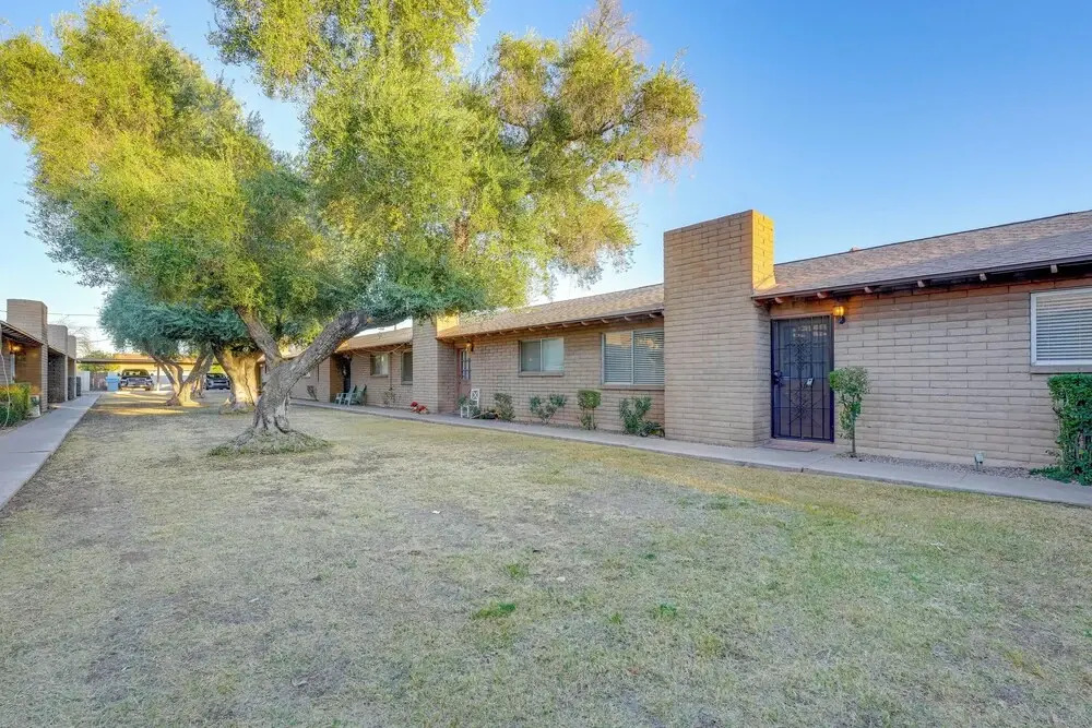 Walk to Conveniences: Tempe Condo w/ Pool!