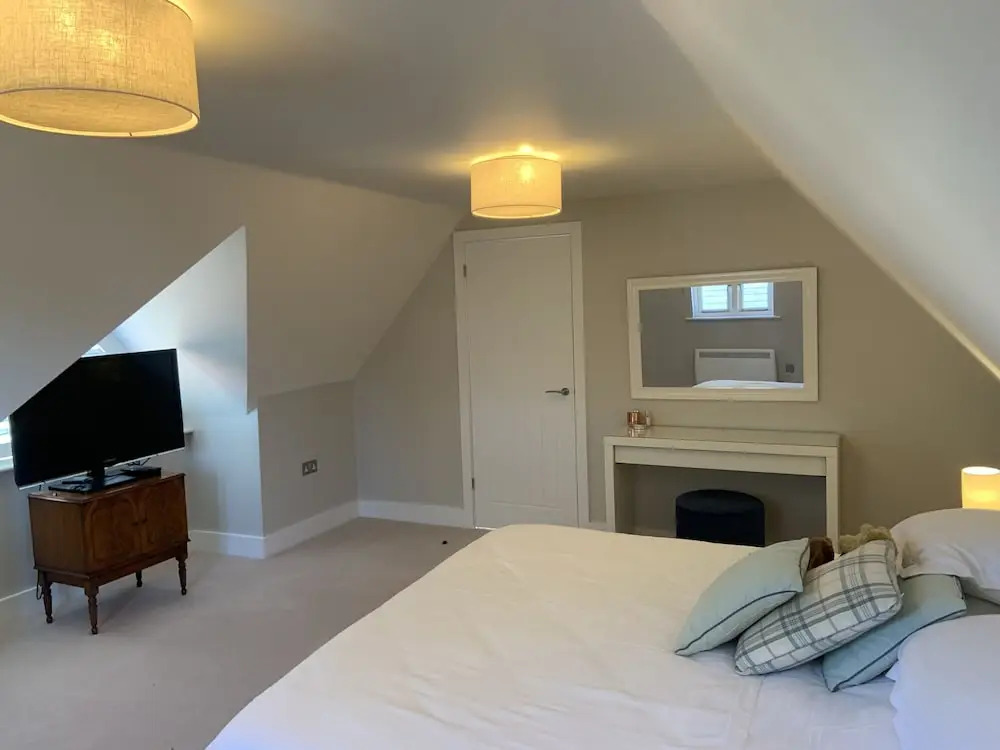 1-bed - Sleeps 2 - Pet Friendly w Parking