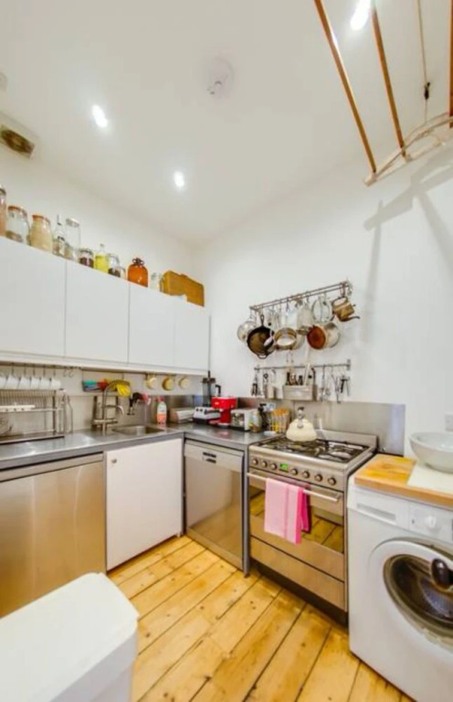 2 Bedroom Apartment With Cinema Screen Sleeps 5