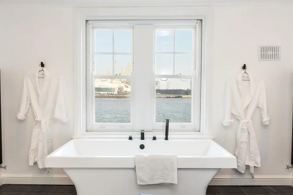 Stunning 3BD Riverside Flat Communal Roof Terrace
