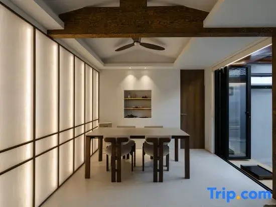 Hanok AuLodge_Airport Bus & DDP Station 4 minutes on foot/5 subway lines/Myeong-dong