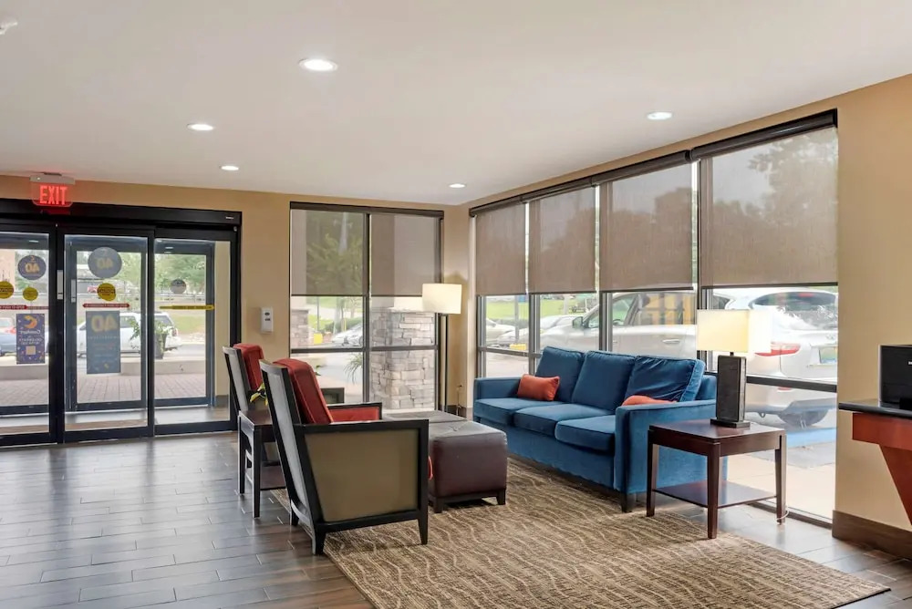 Comfort Suites
