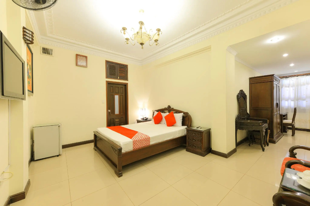 Lucky 2 Hotel & Travel